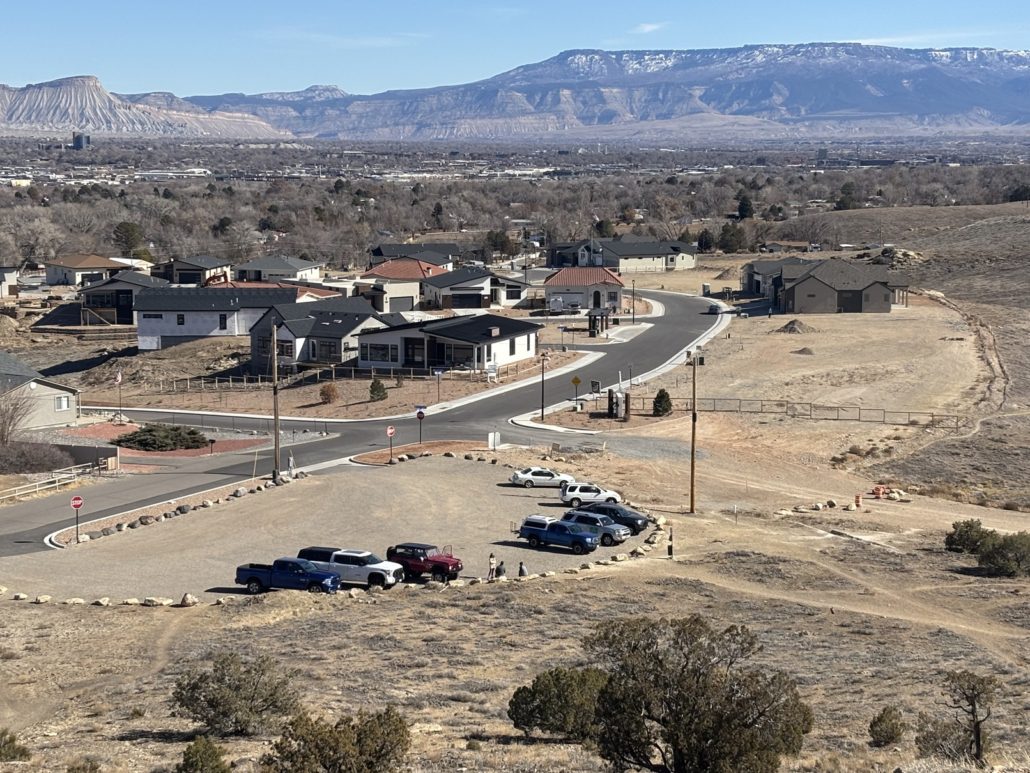 Easter Hill Trailhead Parking Lot and neighborhood